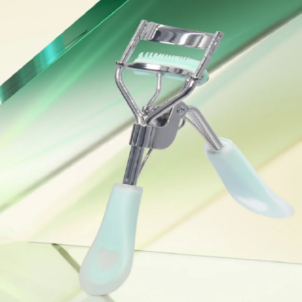 Portable Eyelash Curler – Perfect Natural Lashes Every Time